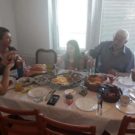 Larisa Хостел *